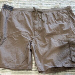 Roundtree & Yorke Casuals Straight Fit  cargo Shorts in Taupe. Size 52. NWOT